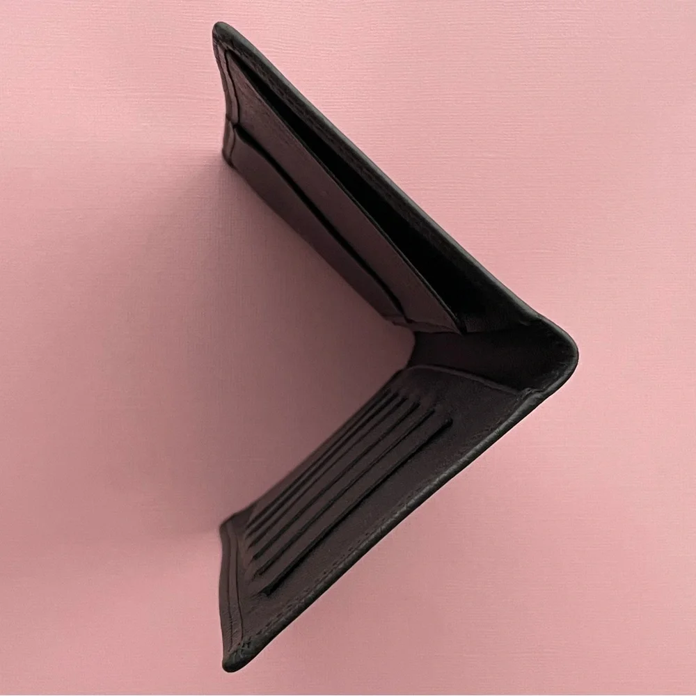 Louis Vuitton Taiga Bifold